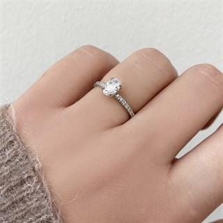 0.60 Karat Gia Sertifikalı Oval Tasarım Pırlanta Yüzük E Renk