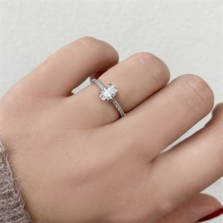 0.60 Karat GIA Sertifikalı Oval Tasarım Pırlanta Yüzük D Renk