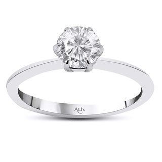 0.70 Karat Gia Sertifikalı Beyaz Altı Tırnak Pırlanta Yüzük E Renk