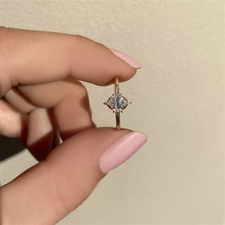 0.70 Karat Gia Sertifikalı Oval Tasarım Pırlanta Yüzük E Renk