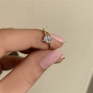 0.70 Karat Gia Sertifikalı Oval Tasarım Pırlanta Yüzük D Renk