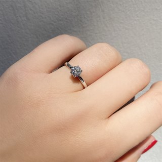 0.70 Karat Gia Sertifikalı Rose Altı Tırnak Pırlanta Yüzük F Renk