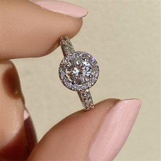 0.70 Karat GIA Sertifikalı Yuvarlak Kesim Tasarım Pırlanta Yüzük D Renk