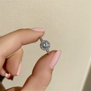 0.70 Karat GIA Sertifikalı Yuvarlak Kesim Tasarım Pırlanta Yüzük D Renk