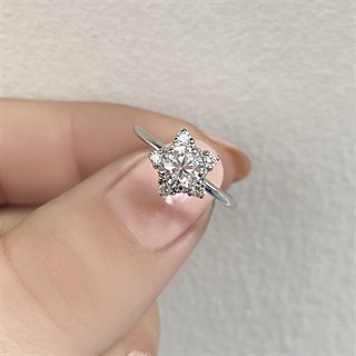 0.75 Karat Gia Sertifikalı Yuvarlak Kesim Tasarım Pırlanta Yüzük F Renk