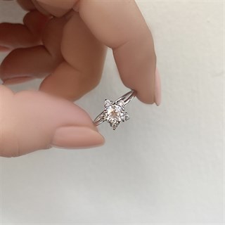 0.75 Karat Gia Sertifikalı Yuvarlak Kesim Tasarım Pırlanta Yüzük F Renk