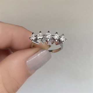 0.75 Karat Pırlanta Beştaş Yüzük E Renk