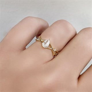 0.80 Karat Gia Sertifikalı Damla Kesim Tasarım Pırlanta Yüzük E Renk