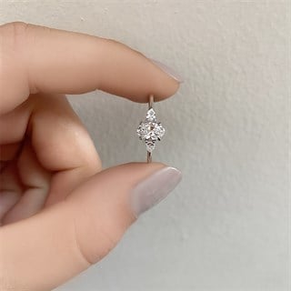 0.80 Karat Gia Sertifikalı Oval Kesim Tasarım Pırlanta Yüzük E Renk