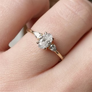 0.80 Karat Gia Sertifikalı Oval Taşlı Pırlanta Yüzük D Renk