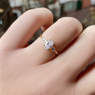 0.80 Karat Gia Sertifikalı Oval Taşlı Pırlanta Yüzük D Renk