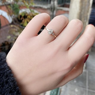 0.80 Karat Gia Sertifikalı Oval Taşlı Pırlanta Yüzük F Renk