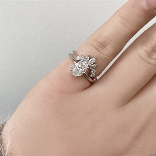 0.80 Karat GIA Sertifikalı Sarı Pırlanta Oval Yüzük D Renk