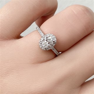 0.85 Karat Gia Sertifikalı Oval Taşlı Pırlanta Yüzük E Renk