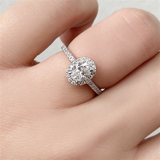 0.85 Karat Gia Sertifikalı Oval Taşlı Pırlanta Yüzük F Renk