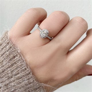 0.85 Karat Gia Sertifikalı Oval Taşlı Pırlanta Yüzük E Renk