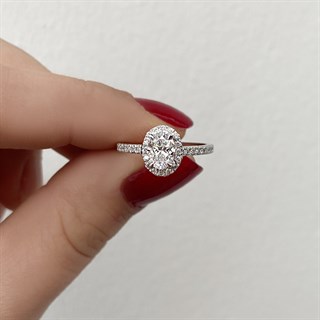 0.85 Karat Gia Sertifikalı Oval Taşlı Pırlanta Yüzük D Renk