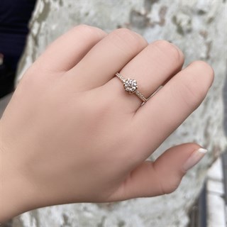 0.90 Karat Gia Sertifikalı Tasarım Pırlanta Yüzük E Renk