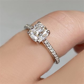 1.15 Karat GIA Sertifikalı Cushion Tasarım Pırlanta Yüzük E Renk