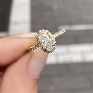 1.30 Karat Gia Sertifikalı Oval Taşlı Pırlanta Yüzük E Renk