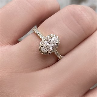 1.30 Karat Gia Sertifikalı Oval Taşlı Pırlanta Yüzük F Renk