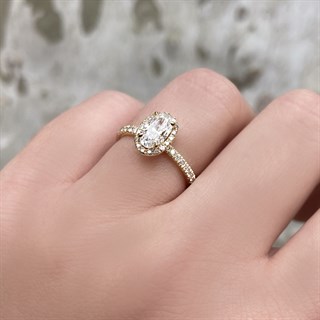 1.30 Karat Gia Sertifikalı Oval Taşlı Pırlanta Yüzük D Renk