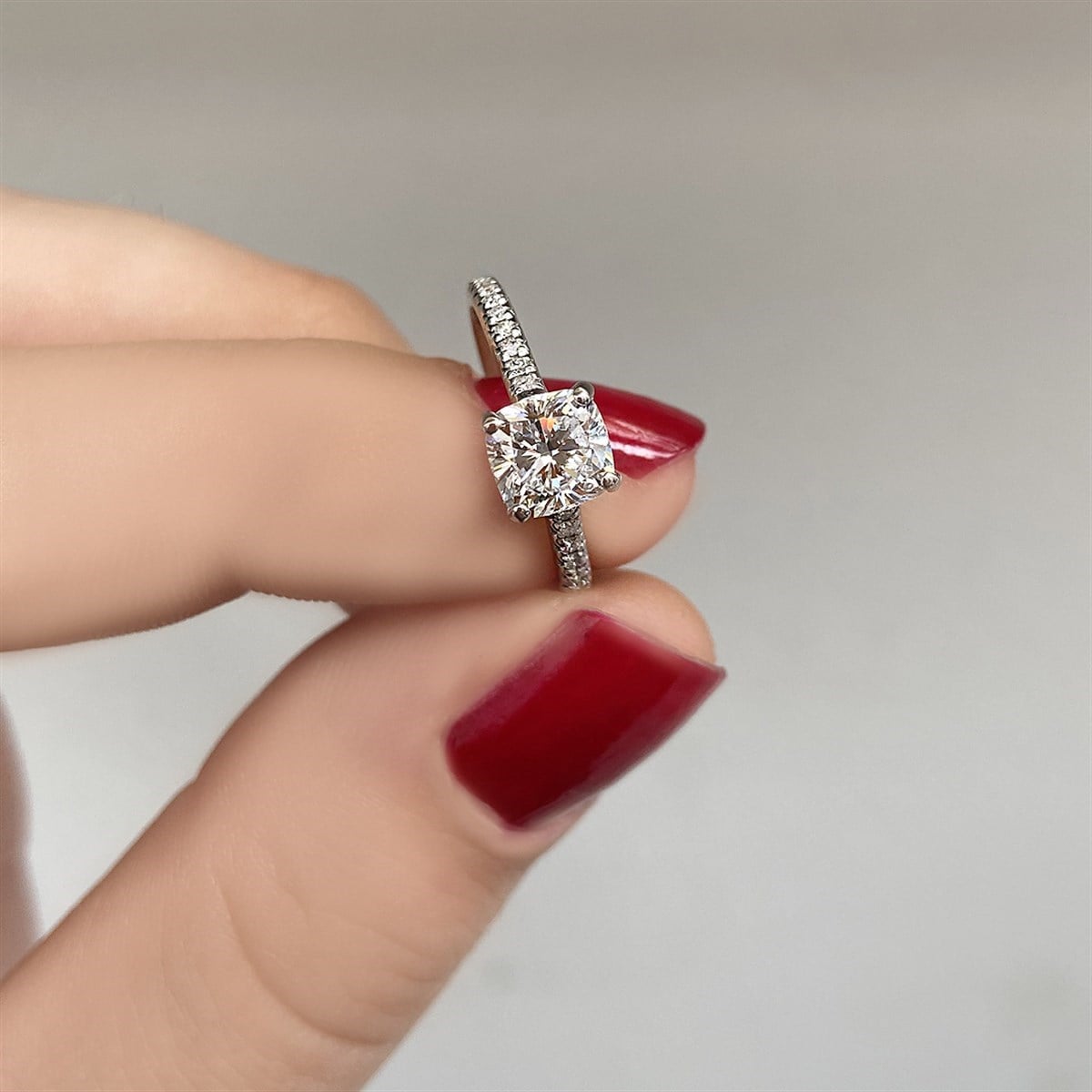 1.15 Karat Gia Sertifikalı Cushion Tasarım Pırlanta Yüzük D Renk