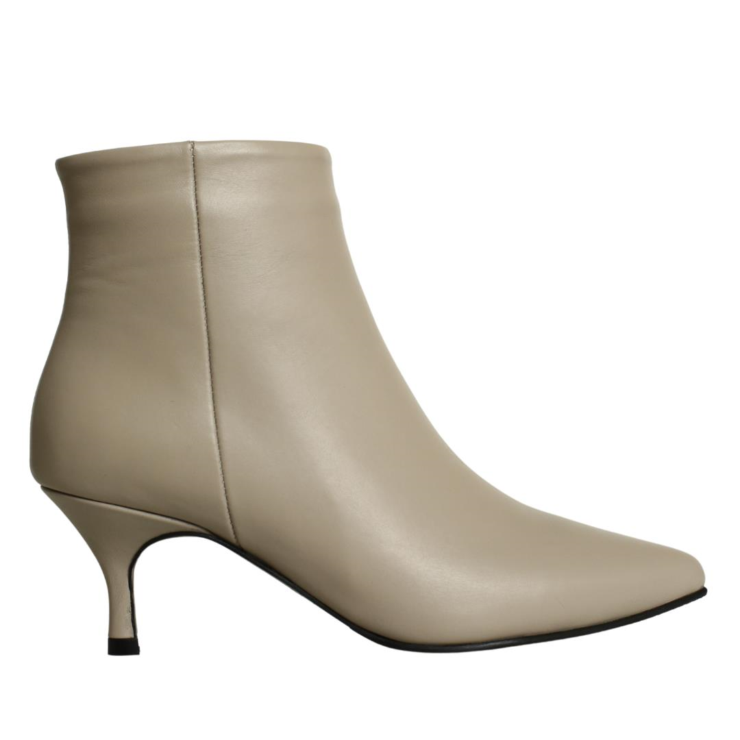 Bej Deri Kadın Fermuarlı Topuklu Bot