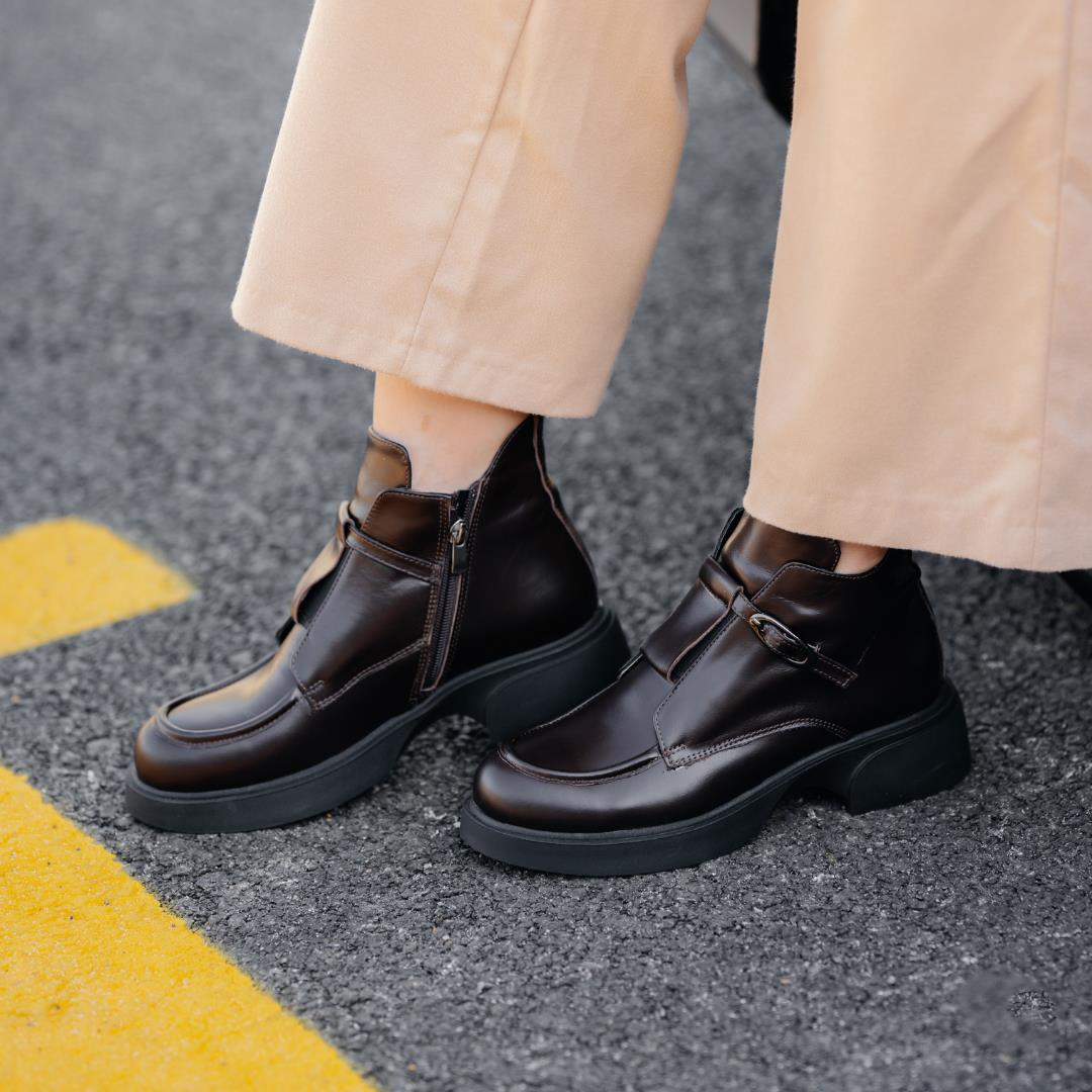 Kahve Deri Kadın Günlük Bot