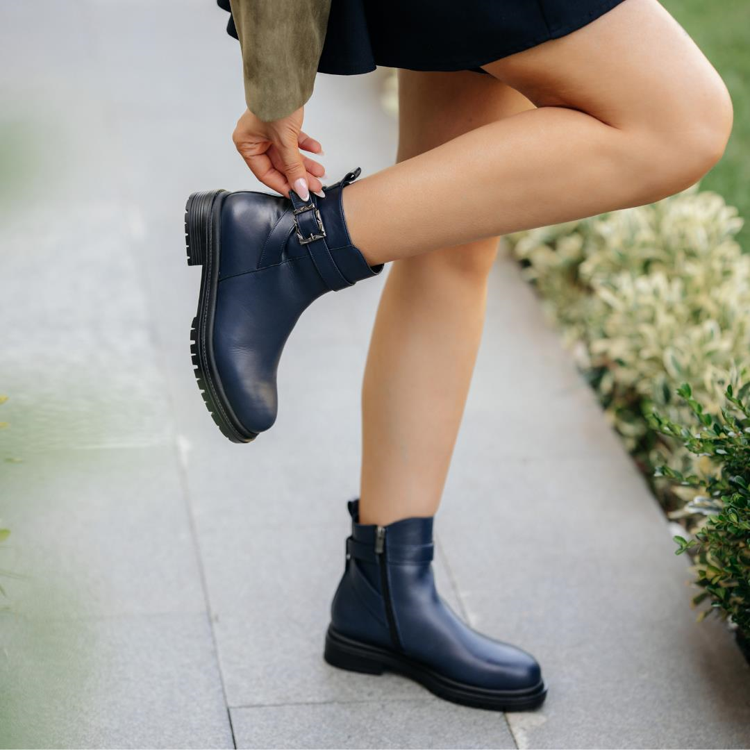 Lacivert Deri Kadın Tokalı Bot