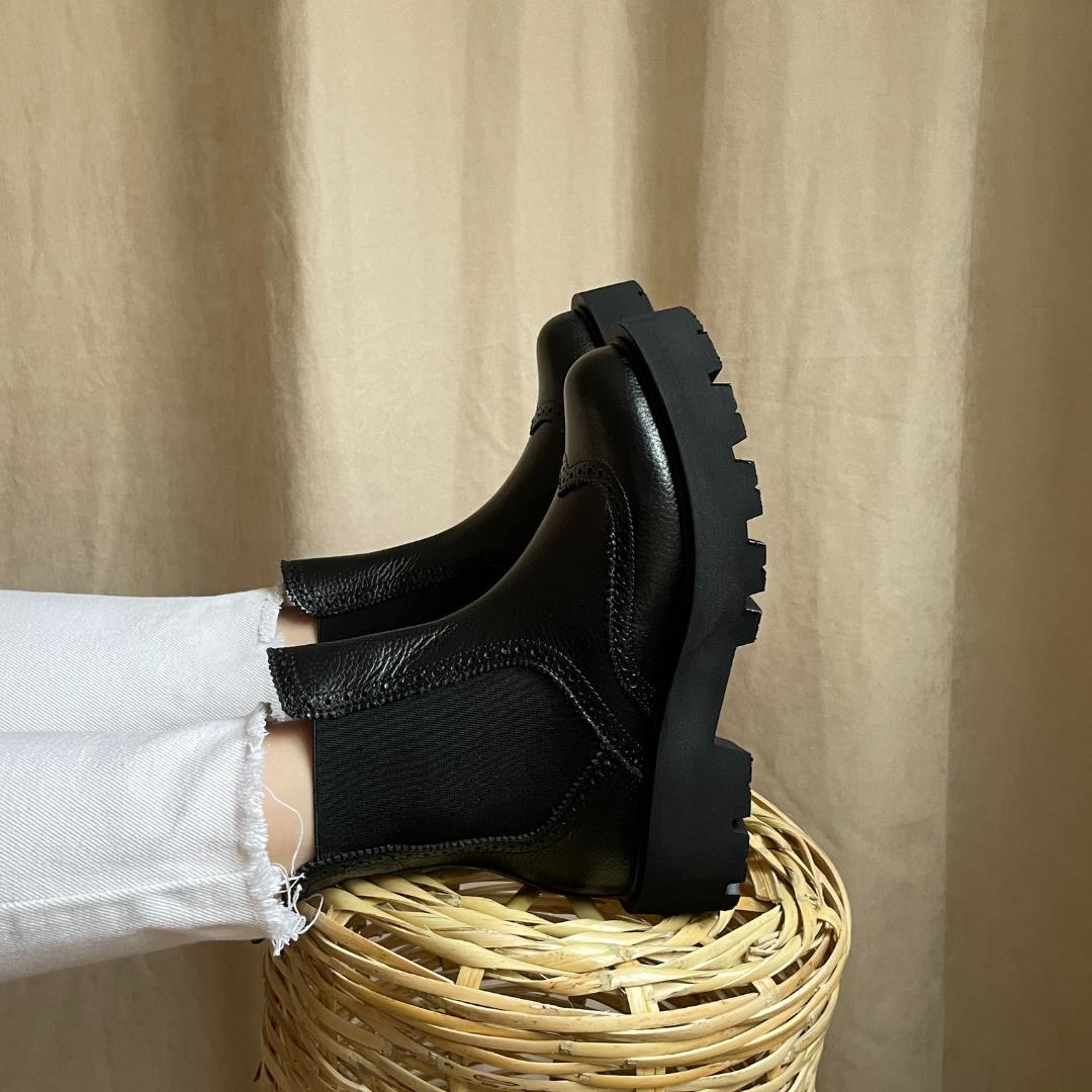 Siyah Deri Kadın Bot