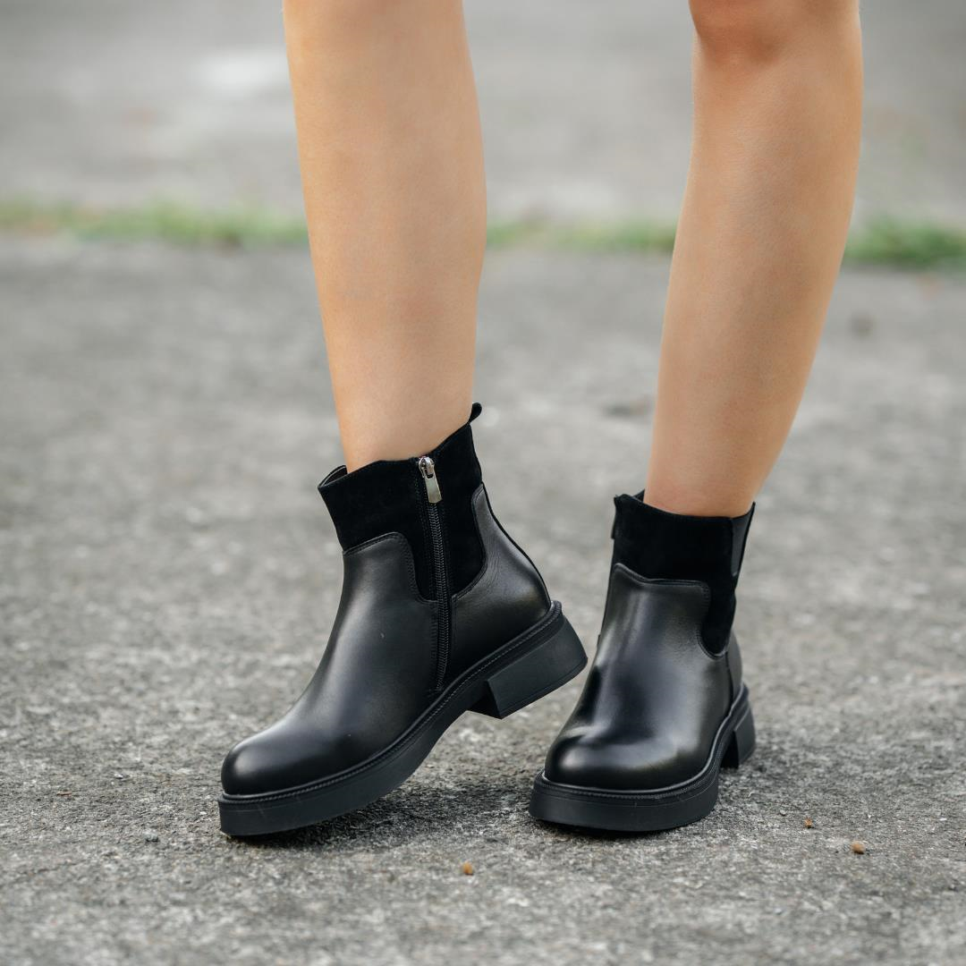 Siyah Deri Kadın Günlük Bot