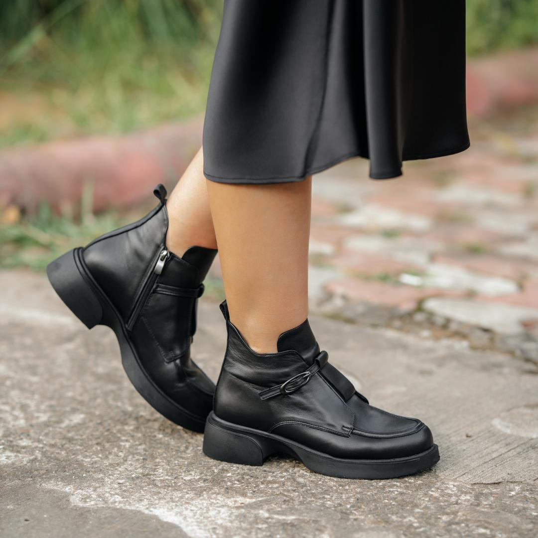 Siyah Deri Kadın Günlük Bot