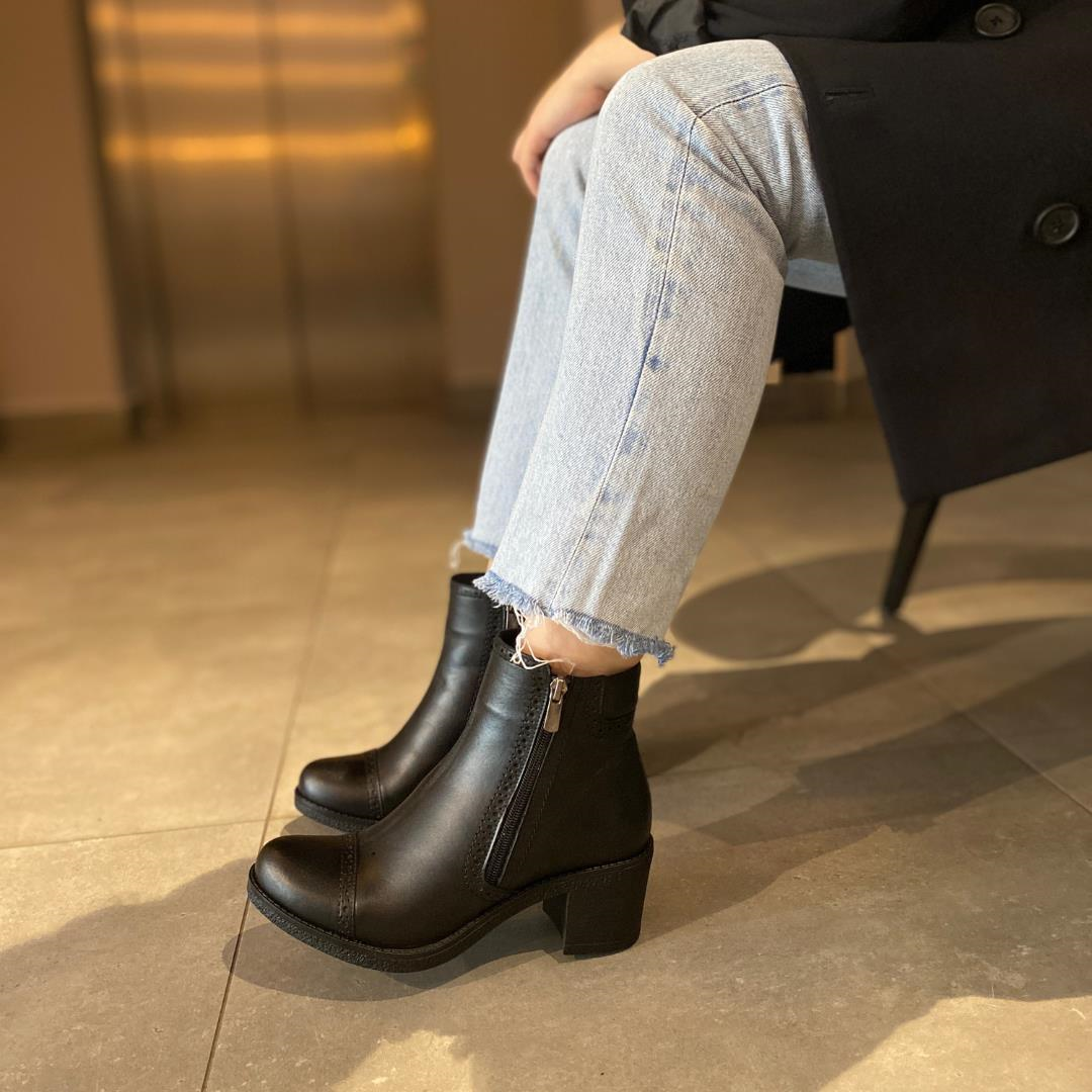 Siyah Deri Kadın Topuklu Bot