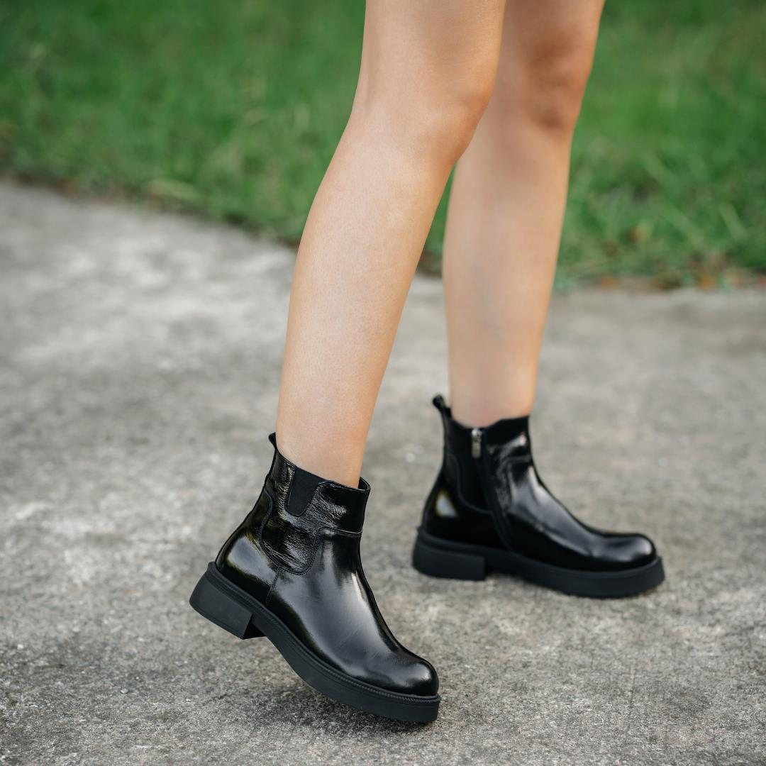 Siyah Rugan Kadın Günlük Bot