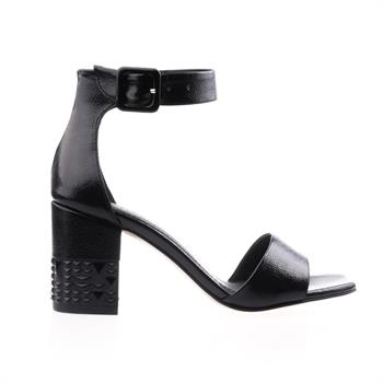 Siyah Rugan Bilekten Bantlı Kadın Topuklu Ayakkabı