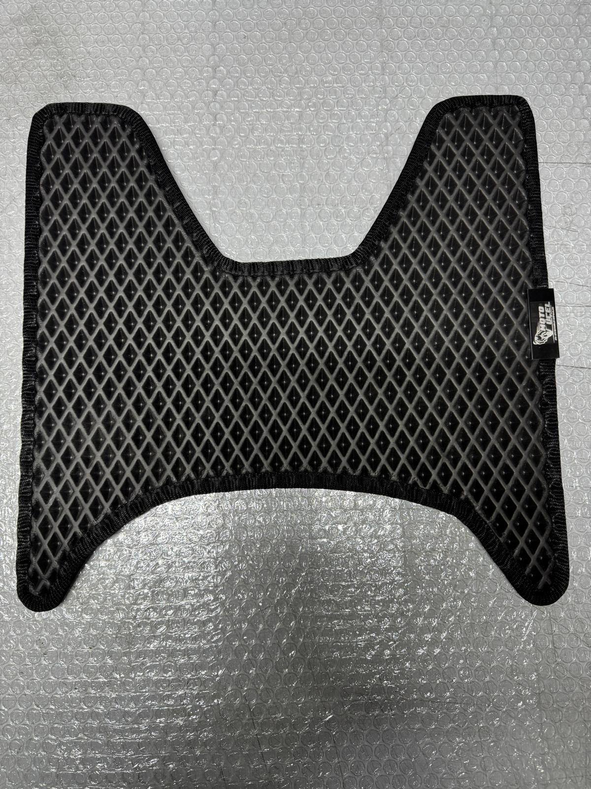 Honda Dio Paspas (Siyah Zemin Siyah Kenarlı)