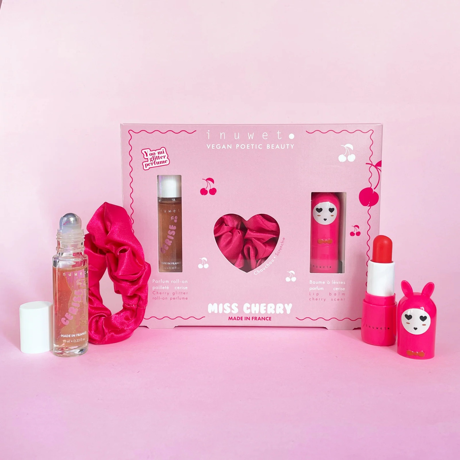 Inuwet Miss Cherry Set -Pembe Saç Tokası, Kiraz Kokulu Parfüm ve Kiraz Aromalı Dudak Nemlendiricisi