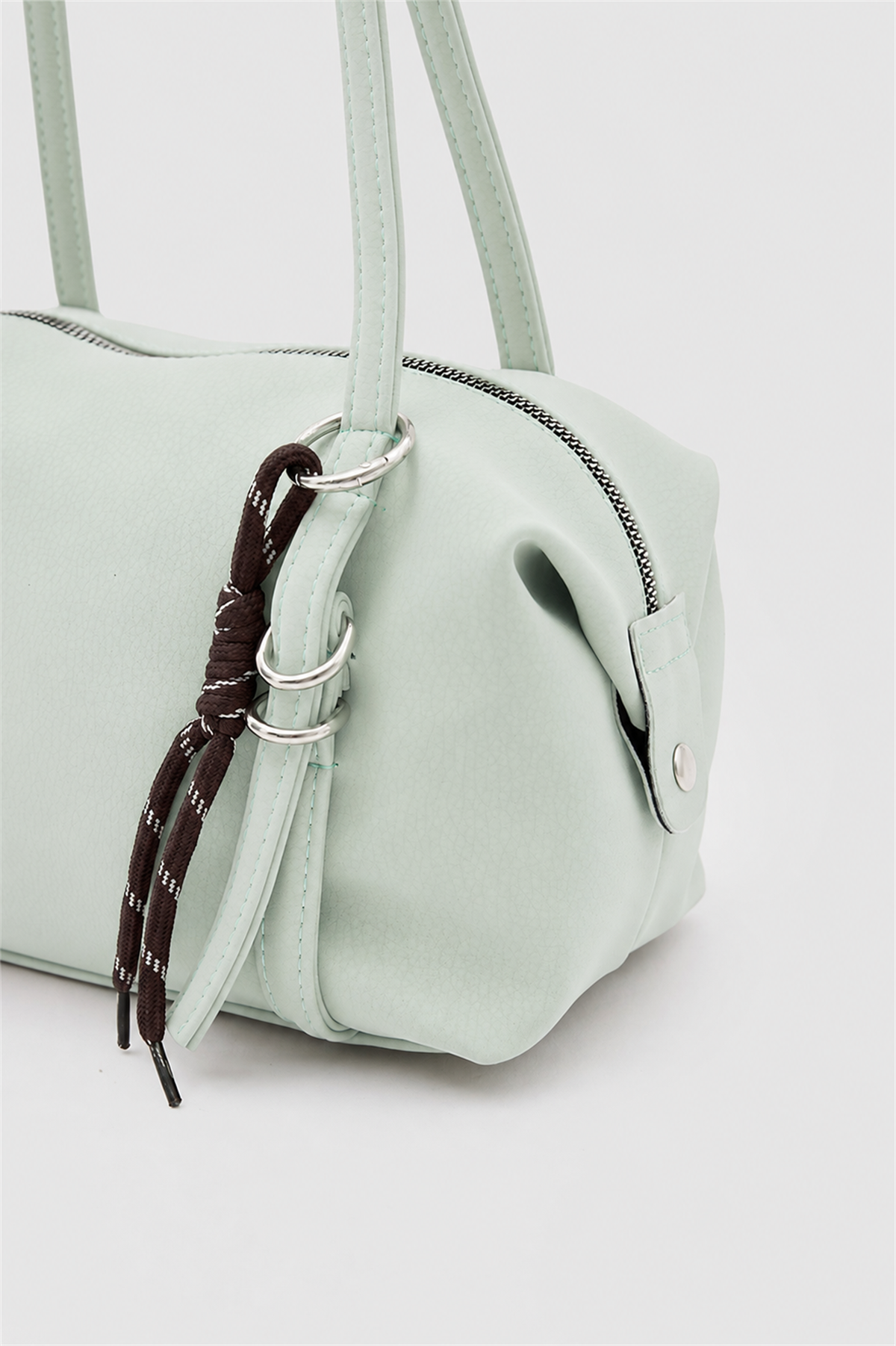 Gia Charmlı Oval Çanta Mint