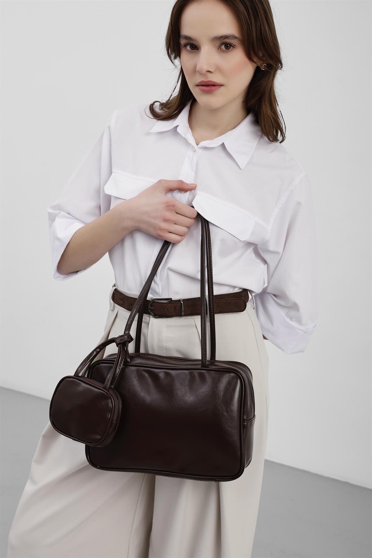 Choker Charmlı Omuz Çantası Acı Kahve