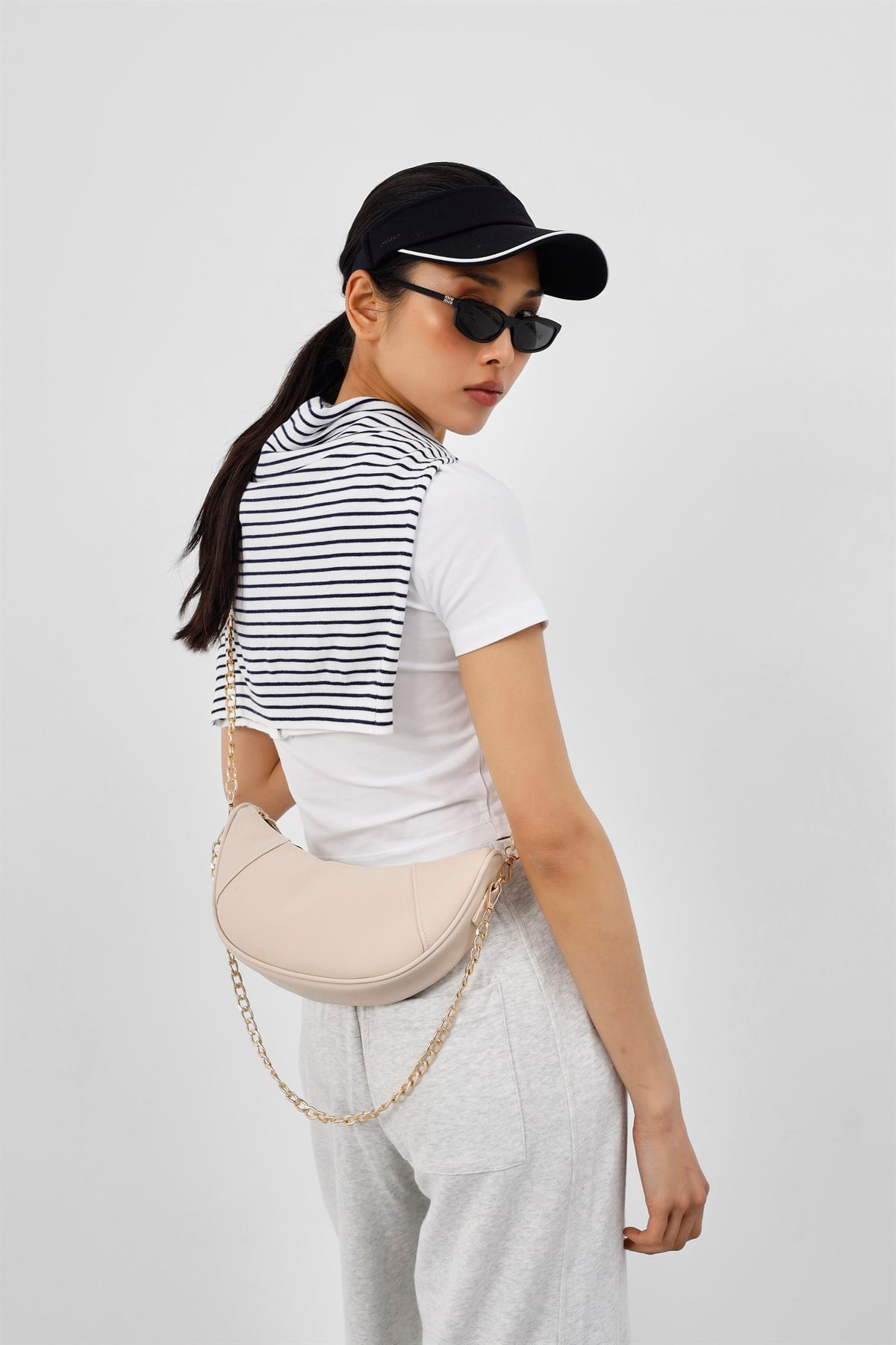 Mode Zincirli Ay Çapraz Çanta Krem