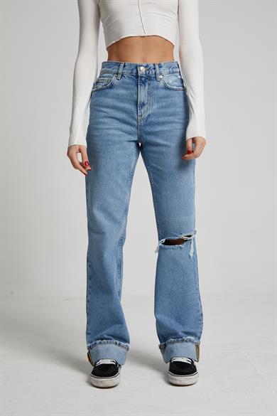 Mavi Yırtık Straight Jean 
