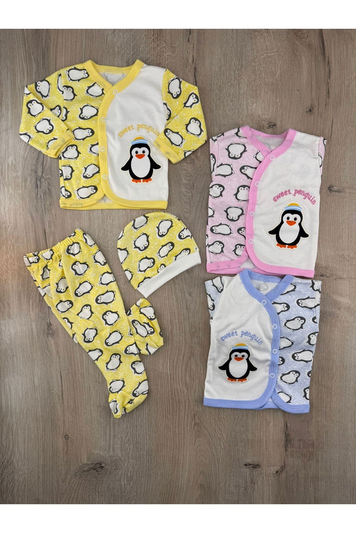 #260267 (0-3 Ay) Penguen Desenli Şapkalı Zıbın Takımı