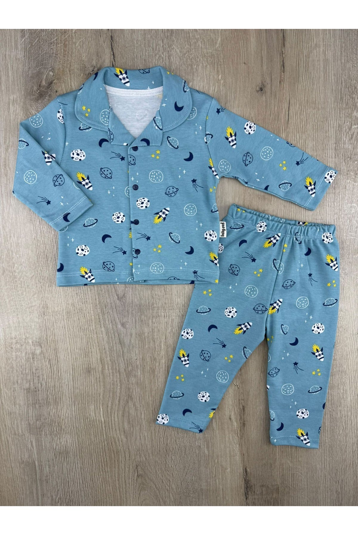 Babycan-41 (3-12 Ay) Gezegen Desenli Önden Düğmeli Pijama Takımı