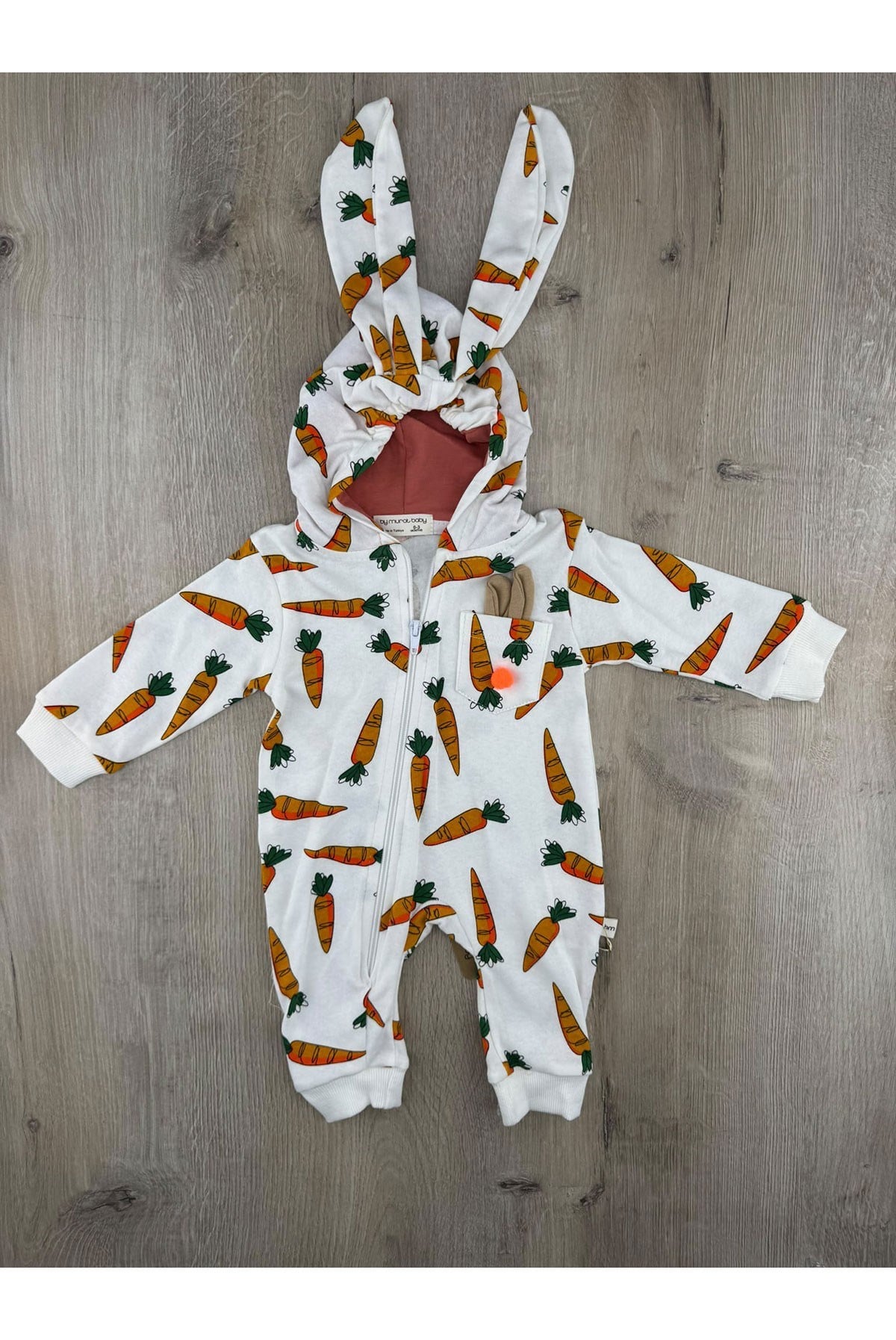 Murat Baby (0-12 Ay) 7476 Büyük Havuç Desenli Kulaklı Tulum