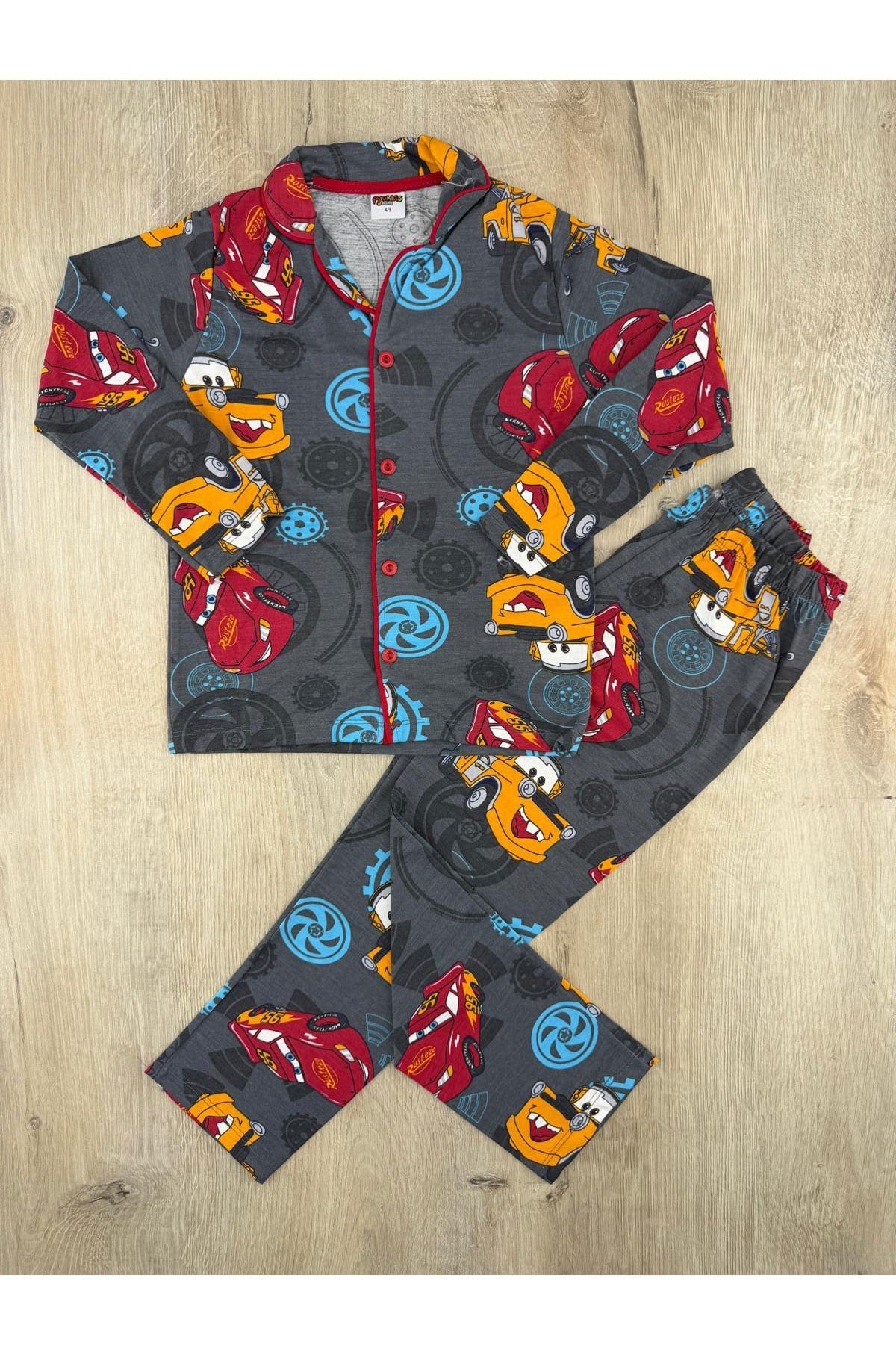Pijakids (4-12 Yaş) Kırmızı Araba Desenli Önden Düğmeli Pijama Takımı