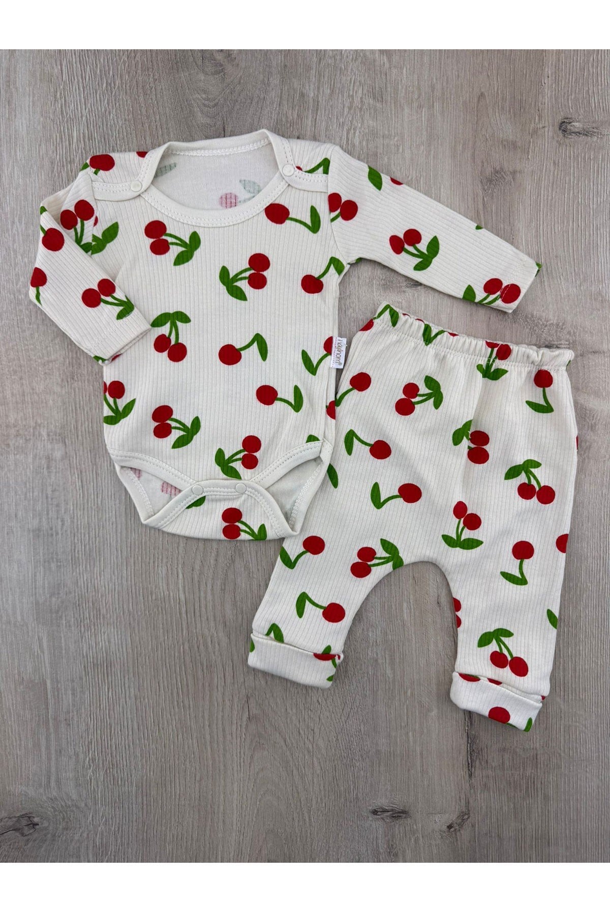 #260298 (0-9 Ay ) Kiraz Desenli Çıtçıtlı Badili Takım
