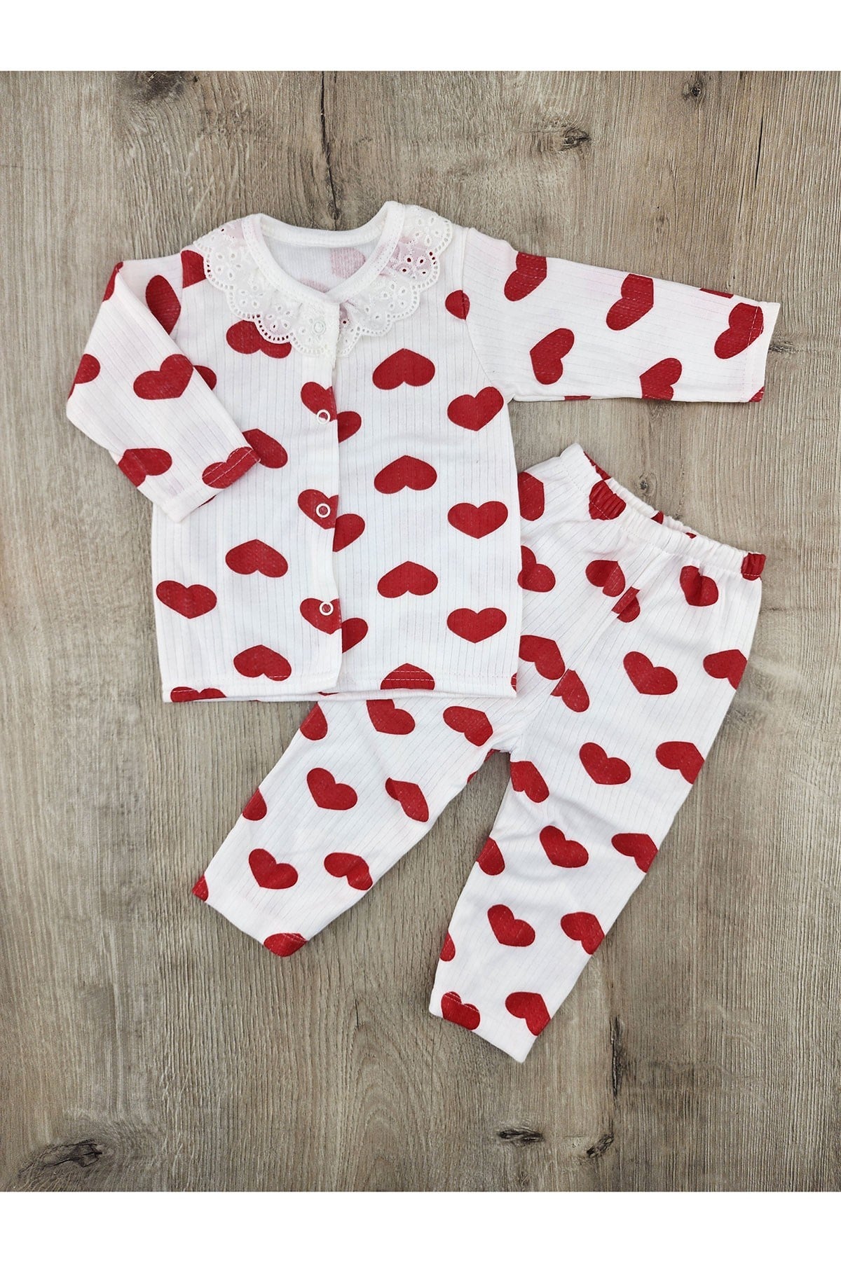 #260356 (0-6 Ay) Büyük Kalp Desenli Yaka Dantelli Pijama Takımı