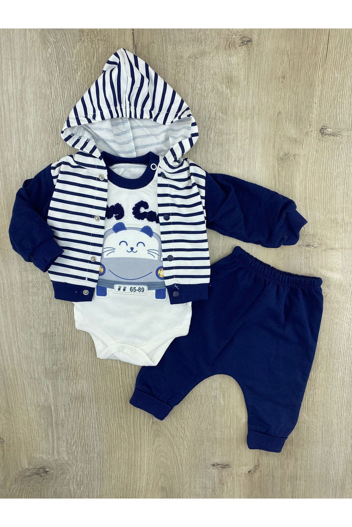 Babyim 1724 (0-9 Ay) Araba Süren Kedicik Desenli 3Lü Hırkalı Takım