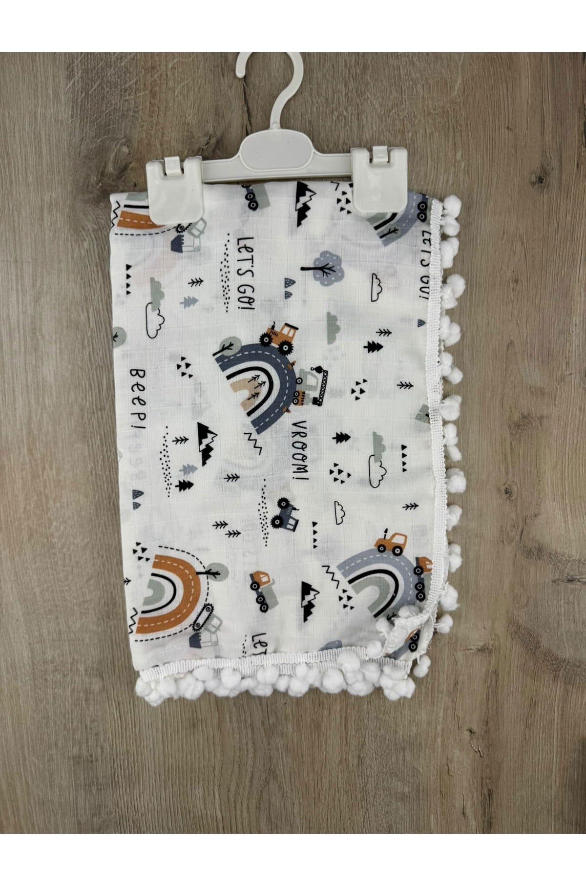 Berço Traktör Desenli Ponponlu Müslin Battaniye